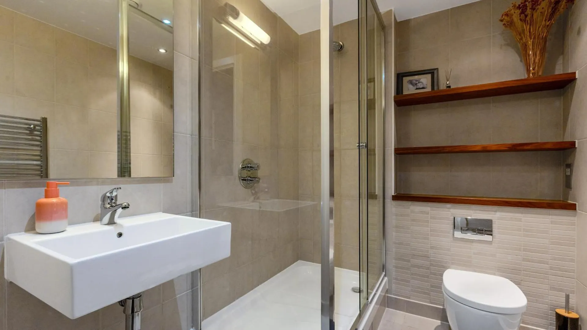 Stylish 1Br Apt, 8 Mins To Stratford Station London