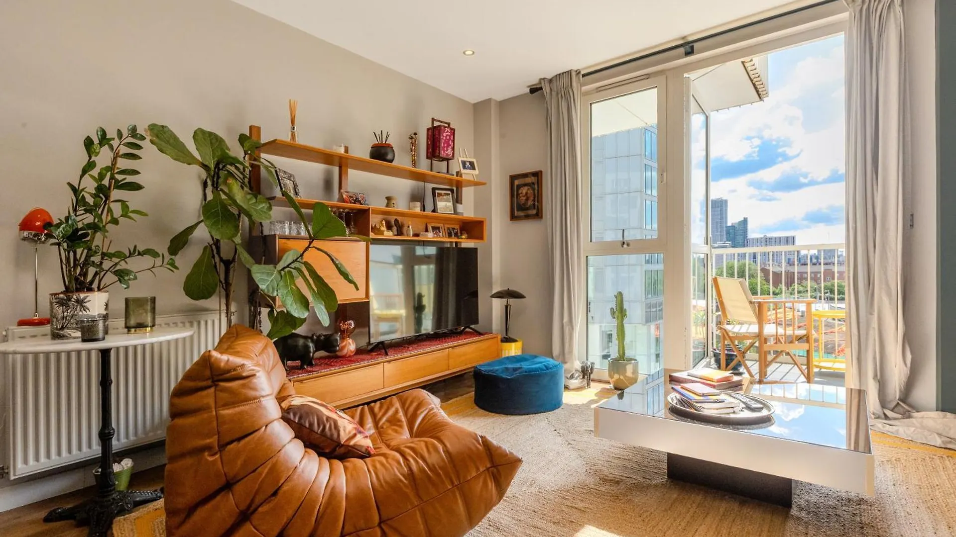 Stylish 1Br Apt, 8 Mins To Stratford Station London 0*,  United Kingdom